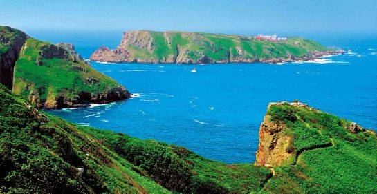 LES ÎLES ANGLO-NORMANDES : JERSEY, GUERNESEY, SERCQ ET HERM