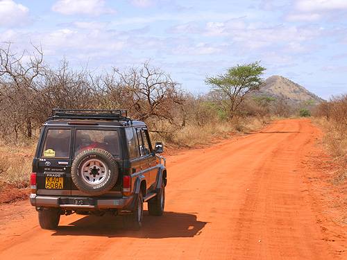 CIRCUIT AU KENYA : AU KILIMANDJARO AND BEACH EN PENSION COMPLETE