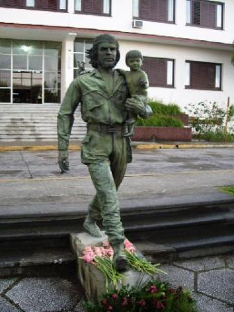 la statue du che